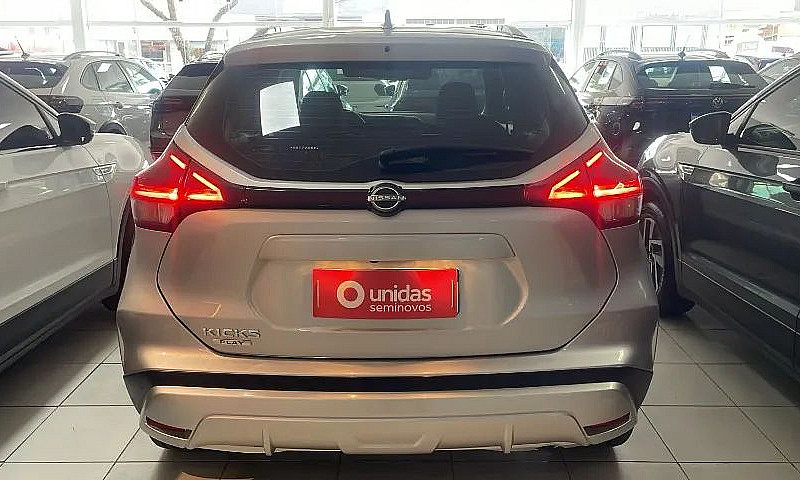 Nissan Kicks Play Se...