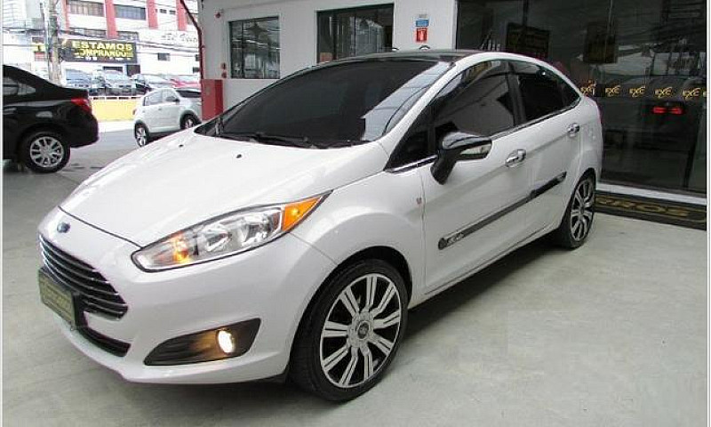 Ford Fiesta Sedan 1....