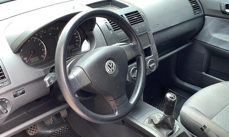 Volkswagen Polo Sedã...