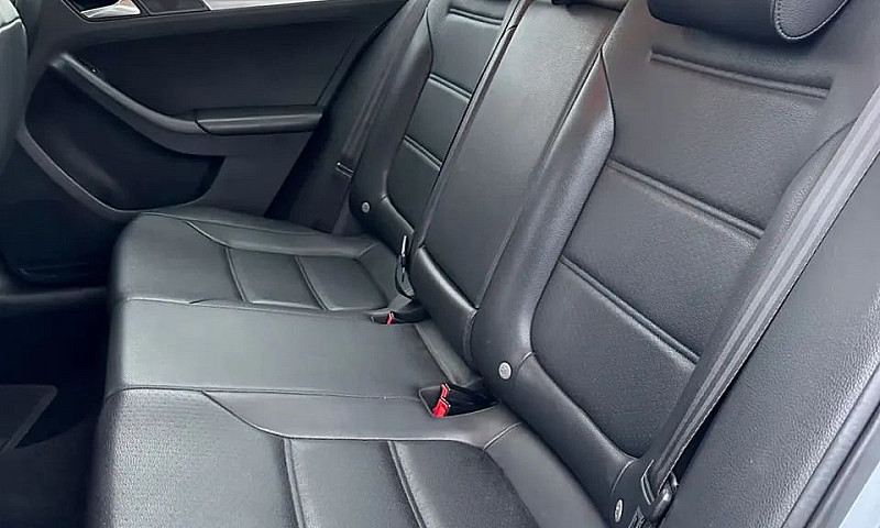 Volkswagen Jetta Com...