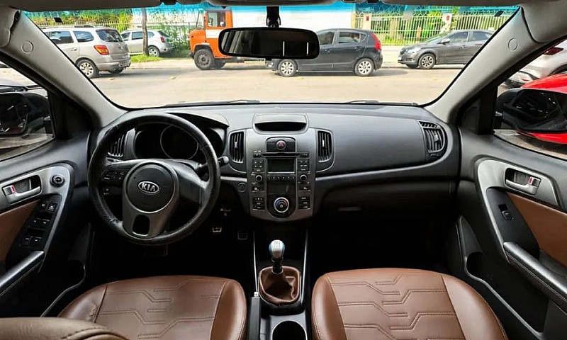 Kia Motors Cerato 1....