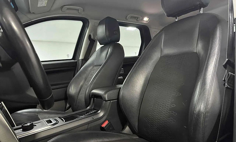Land Rover Discovery...