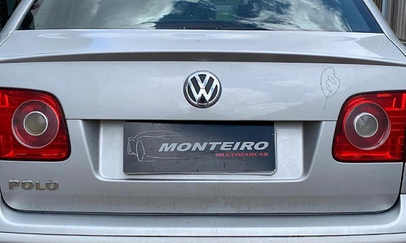 Volkswagen Polo Sedã...