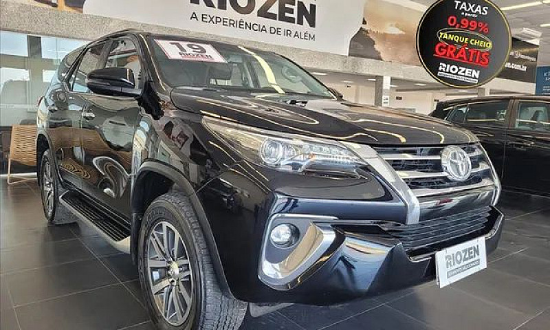 Toyota Hilux Sw4 2.8...
