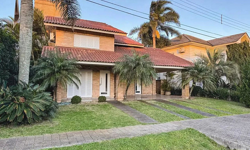 Casa Beira Lago, Mob...