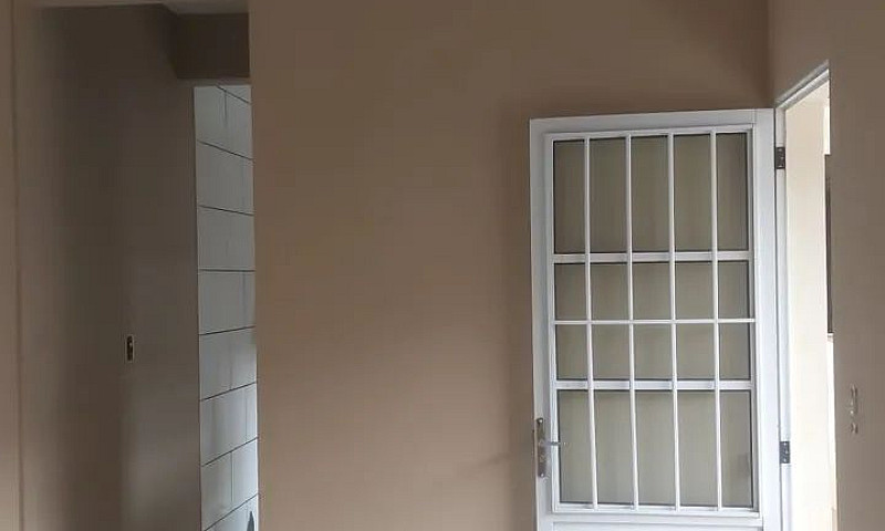 Casa De 4 Cômodos. L...
