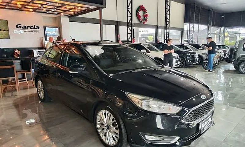 Ford Focus Fastback ...
