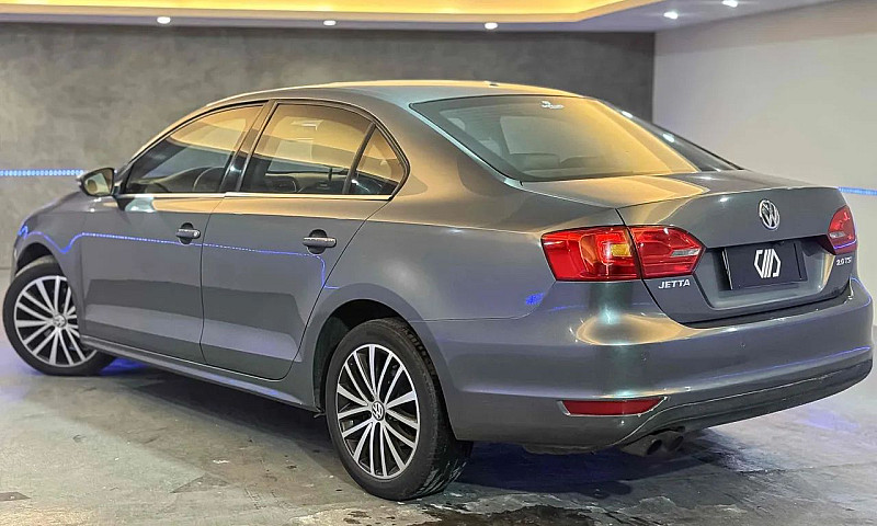 Volkswagen Jetta Com...