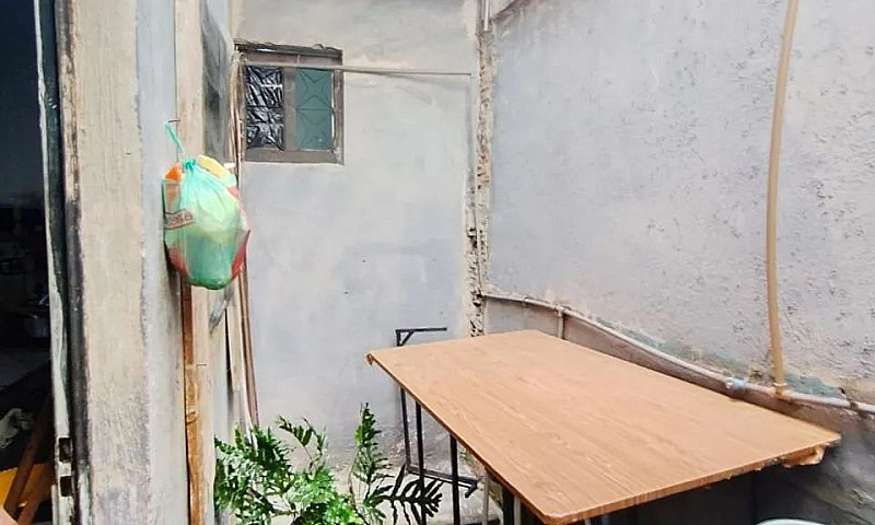 Alugo Casa Com  1 Qu...