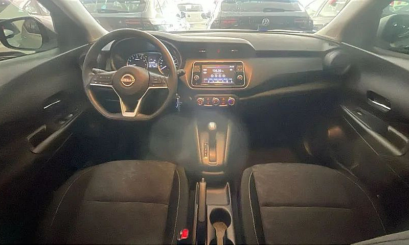 Nissan Kicks Play Se...