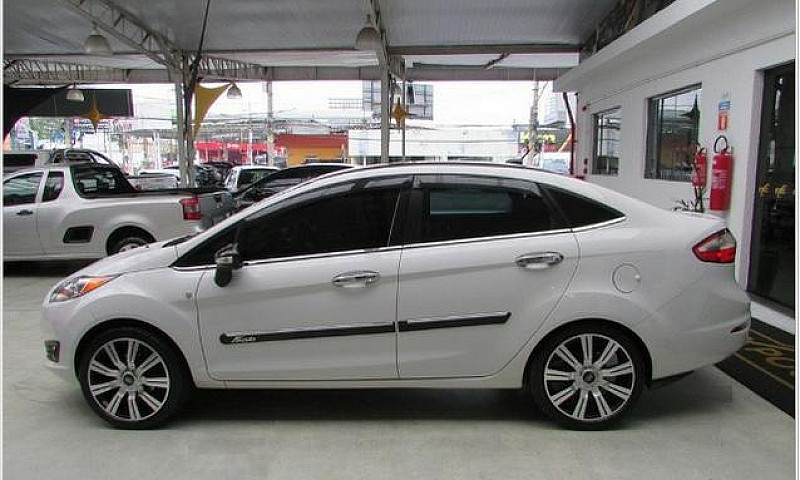 Ford Fiesta Sedan 1....