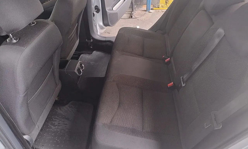 Peugeot 408...