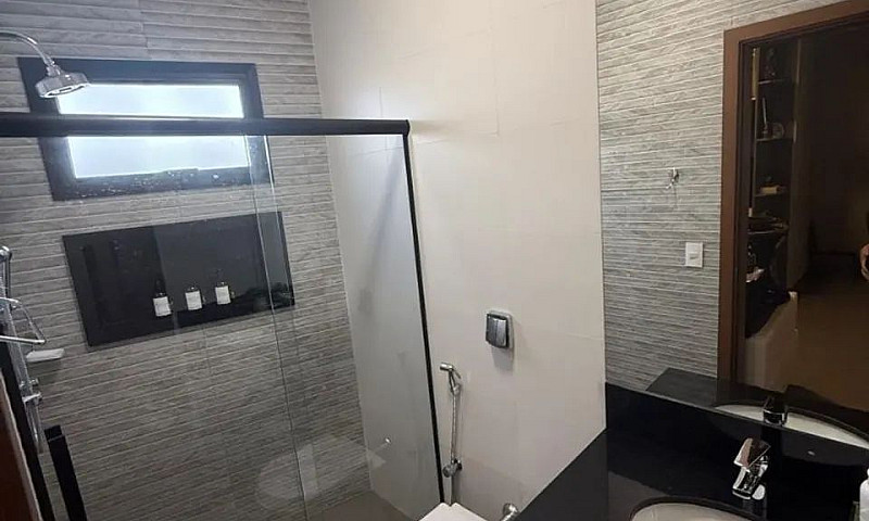 Linda Casa Condomíni...