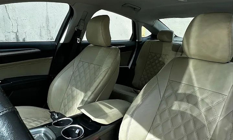 Ford Fusion Titanium...
