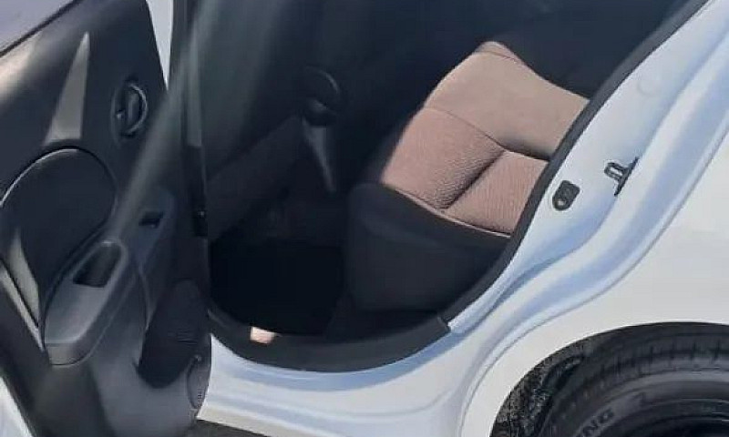 Nissan March S 1.0 1...