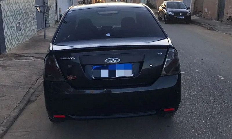 Ford Fiesta Sed. 1.6...