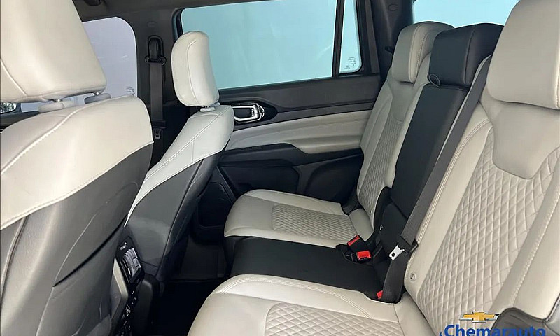 Jeep Commander Overl...