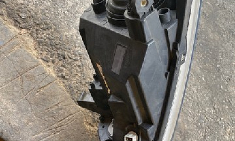 Farol Ford Ka...