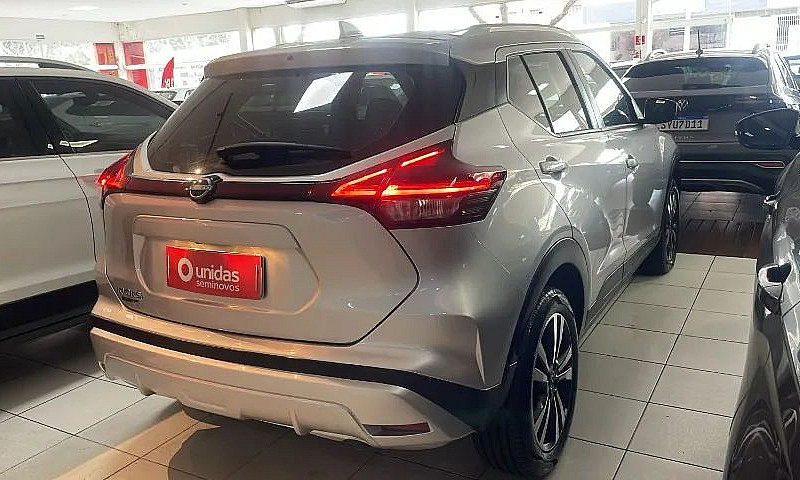 Nissan Kicks Play Se...