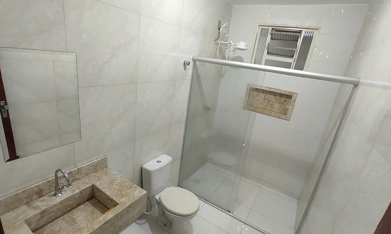 Alugo Casa Térrea Qn...