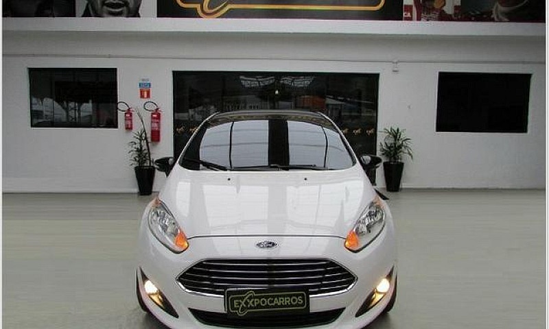 Ford Fiesta Sedan 1....