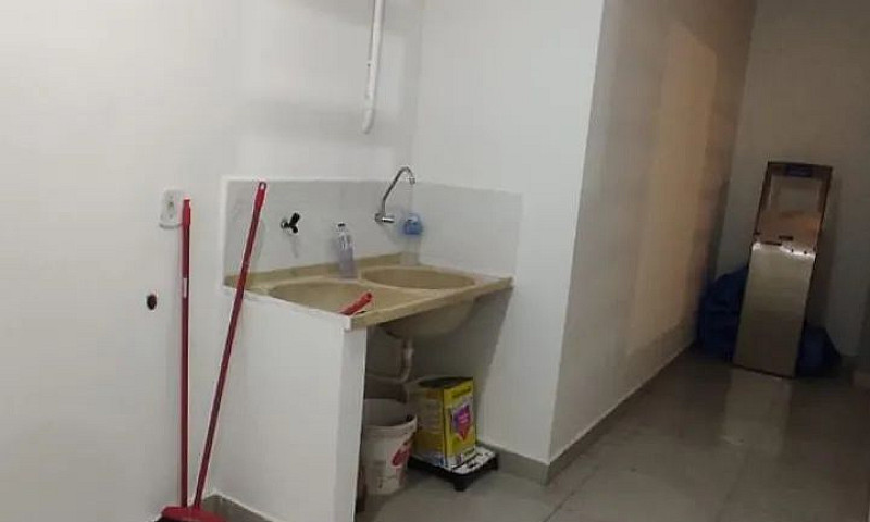 Alugo Casa Térrea Qn...