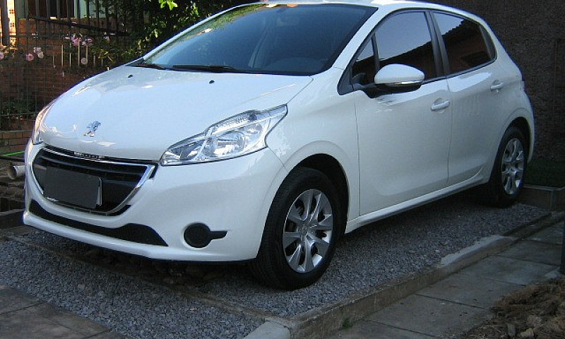 Peugeot 208 ...