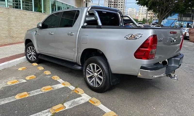 Vendo Hilux Srx 2016...