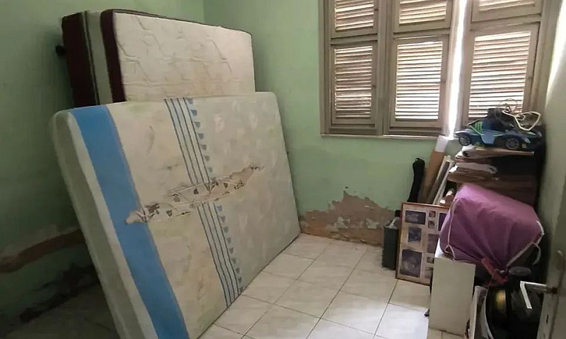 Casa Comercial, Em F...