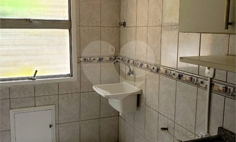 1 Dormitório Com Vag...