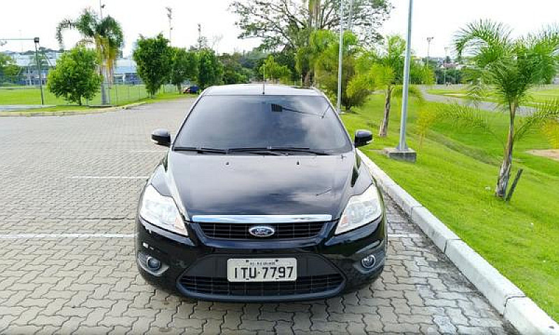 Ford Focus Hatch 1.6...