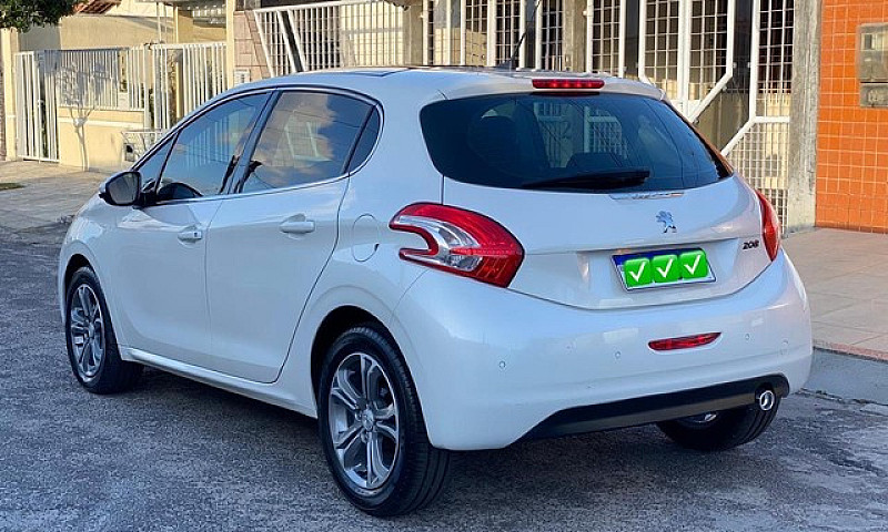 Peugeot 208 Griffe 2...