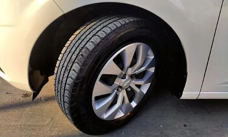 Prisma Sedan Lt 1.4 ...