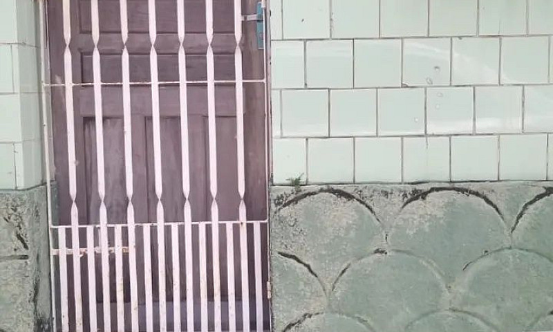 Aluga-Se Uma Casa No...