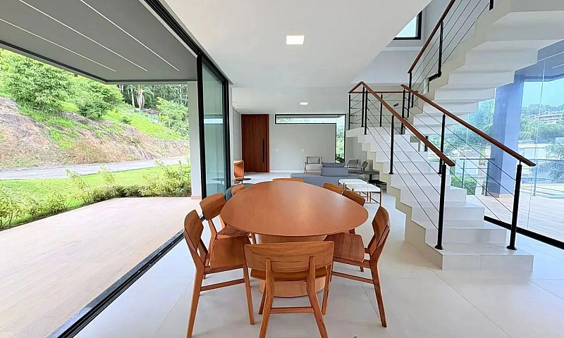 Casa Com 3 Dormitóri...