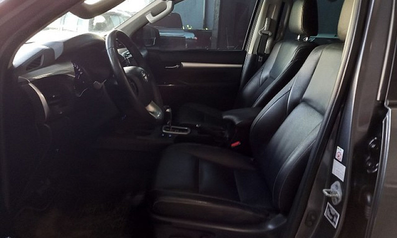 Toyota Hilux 2.8 Srx...