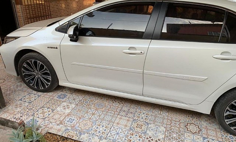 Corolla Altis Hybrid...