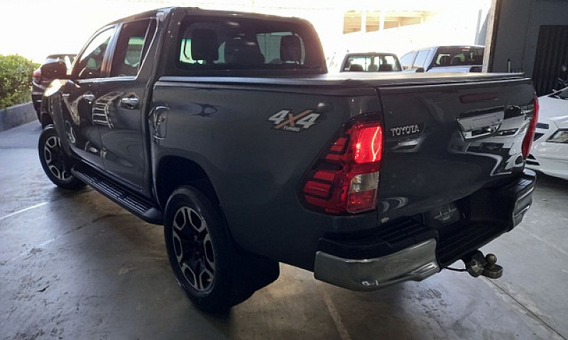 Toyota Hilux 2.8 Srx...