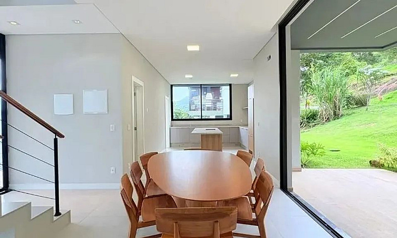 Casa Com 3 Dormitóri...
