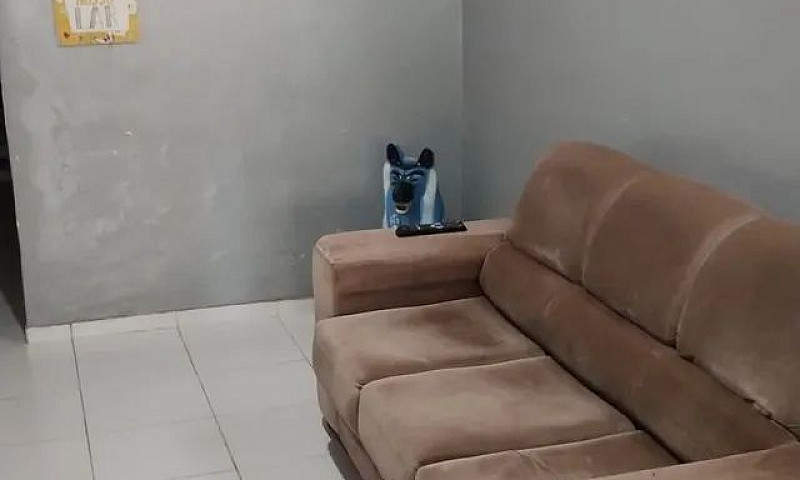 Aluga-Se Uma Casa No...