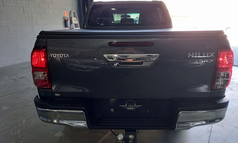 Toyota Hilux 2.8 Srx...