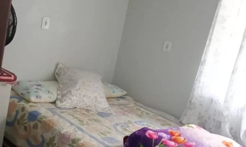 Casa Com 02 Quartos ...