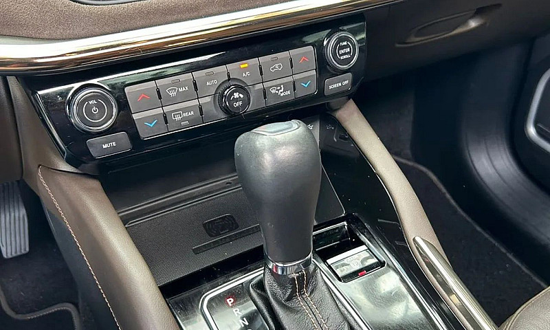 Jeep Commander Overl...