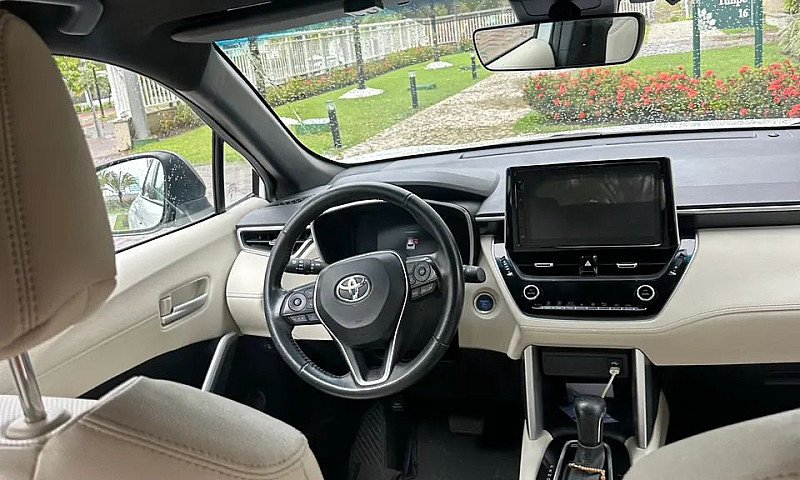 Toyota Corolla Cross...