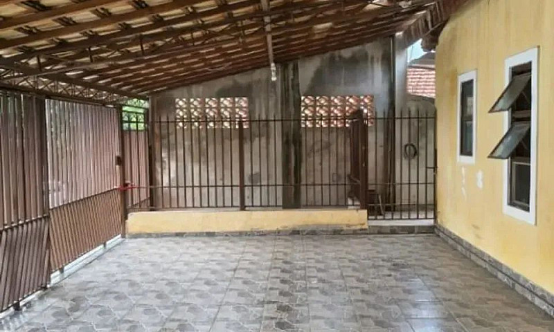 Casa Com 3 Dormitóri...