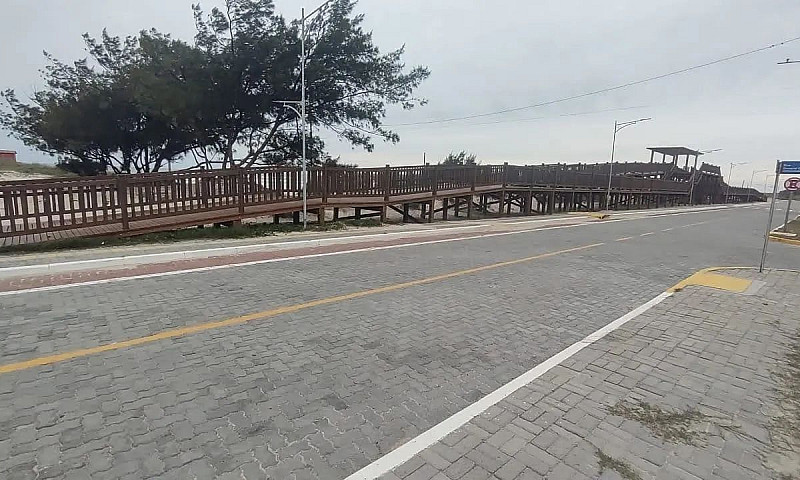 Casa De Esquina Em F...