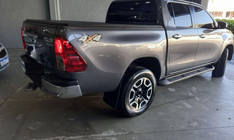 Toyota Hilux 2.8 Srx...