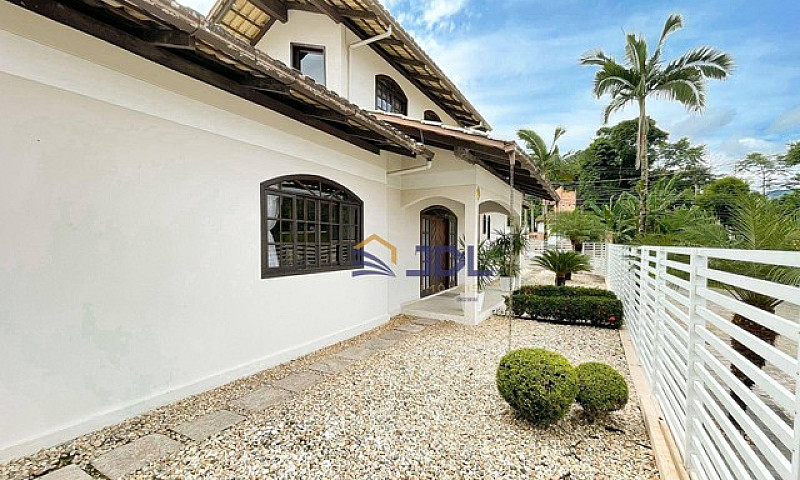 Belíssima Casa Com 4...