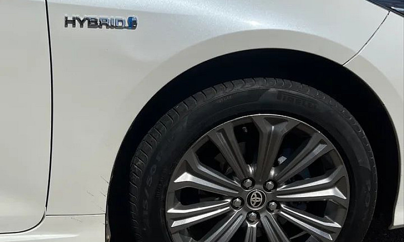 Corolla Altis Hybrid...