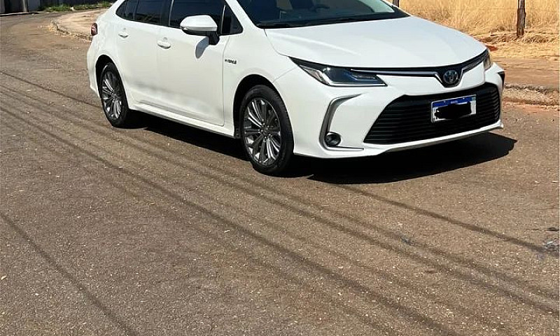 Corolla Altis Hybrid...